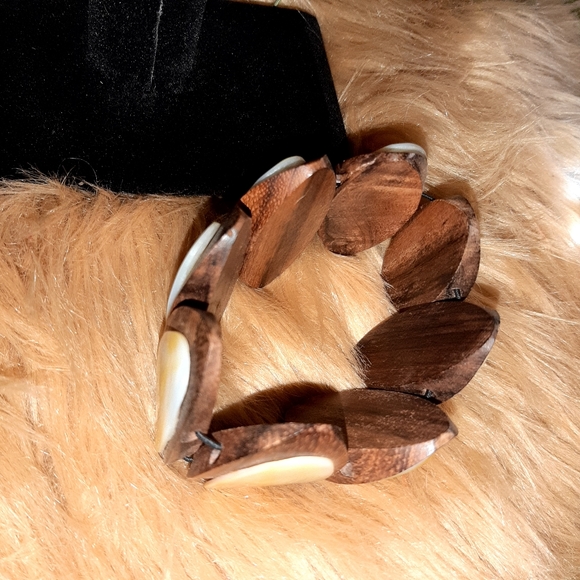 OVAL TEAKWOOD & ABALONE SHELL STRETCH BRACELET - Picture 7 of 8